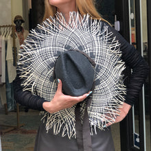 Lade das Bild in den Galerie-Viewer, Elegance Straw Hat - Sonnenhut von Dorothee Schumacher
